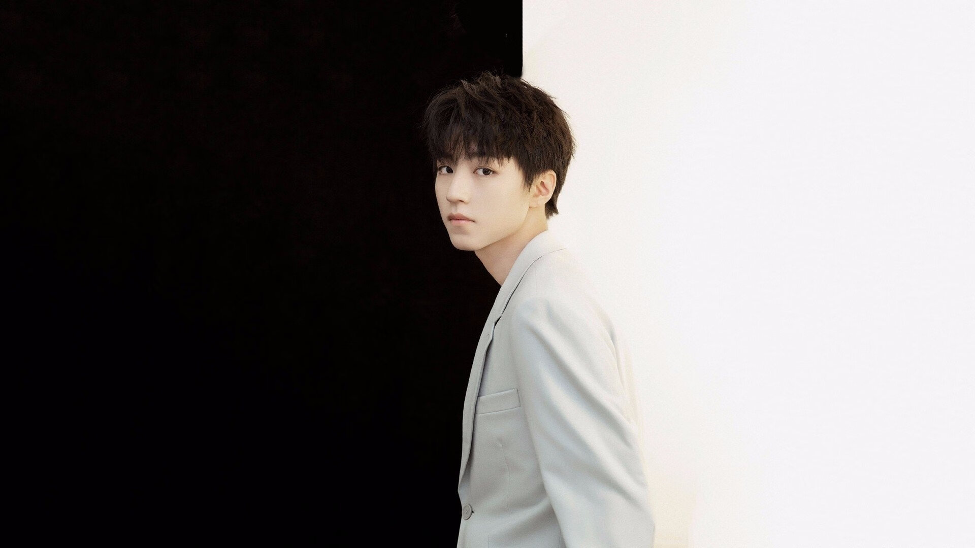 九游官网入口-_滑雪赛场上的速度与激情：冬季运动会回顾_，冬运会滑雪运动员