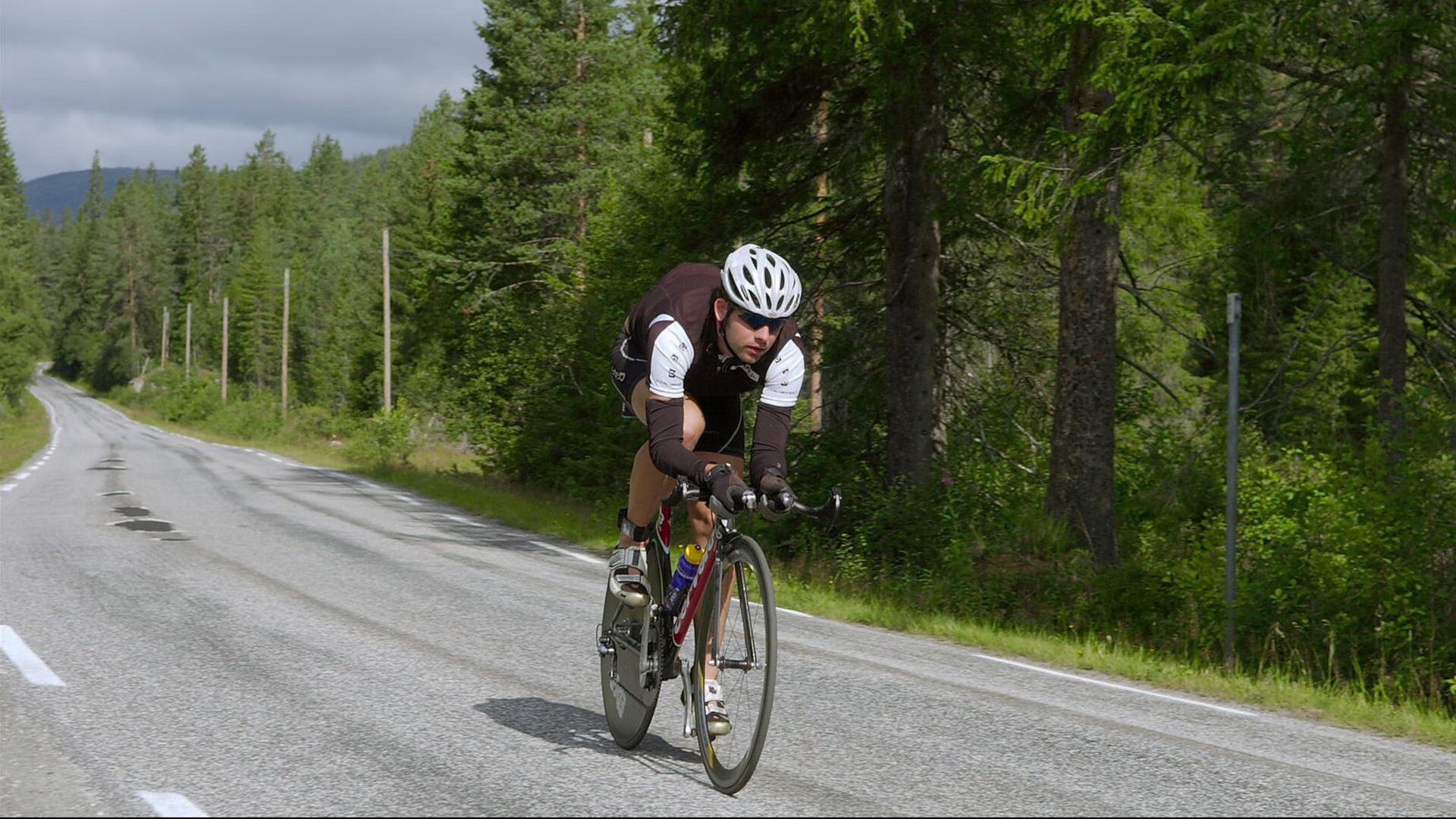 Jiuyou-蛙泳选手状态回暖吉尔吉斯斯坦表现突出，吉尔吉斯坦摔跤手